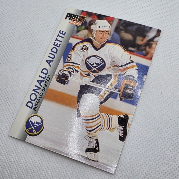 NHL 1992-93 Donald Audette Buffalo Sabres #18 Pro Set Hockey Card - Picture 2 of 5